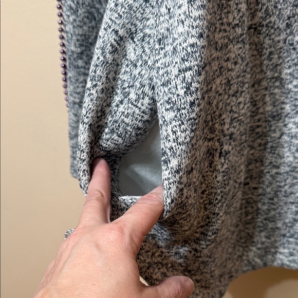 Columbia Gray and White Women's Sweatshirt - Picture 4 of 8